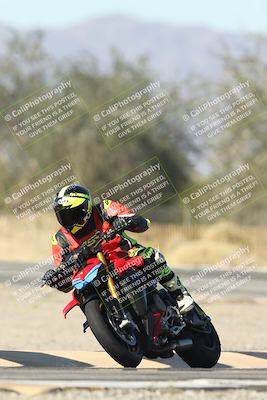 media/Dec-01-2025-Moto Forza (Mon) [[2daa91e15f]]/2-Intermediate Group/Session 3 (Turn 3)/